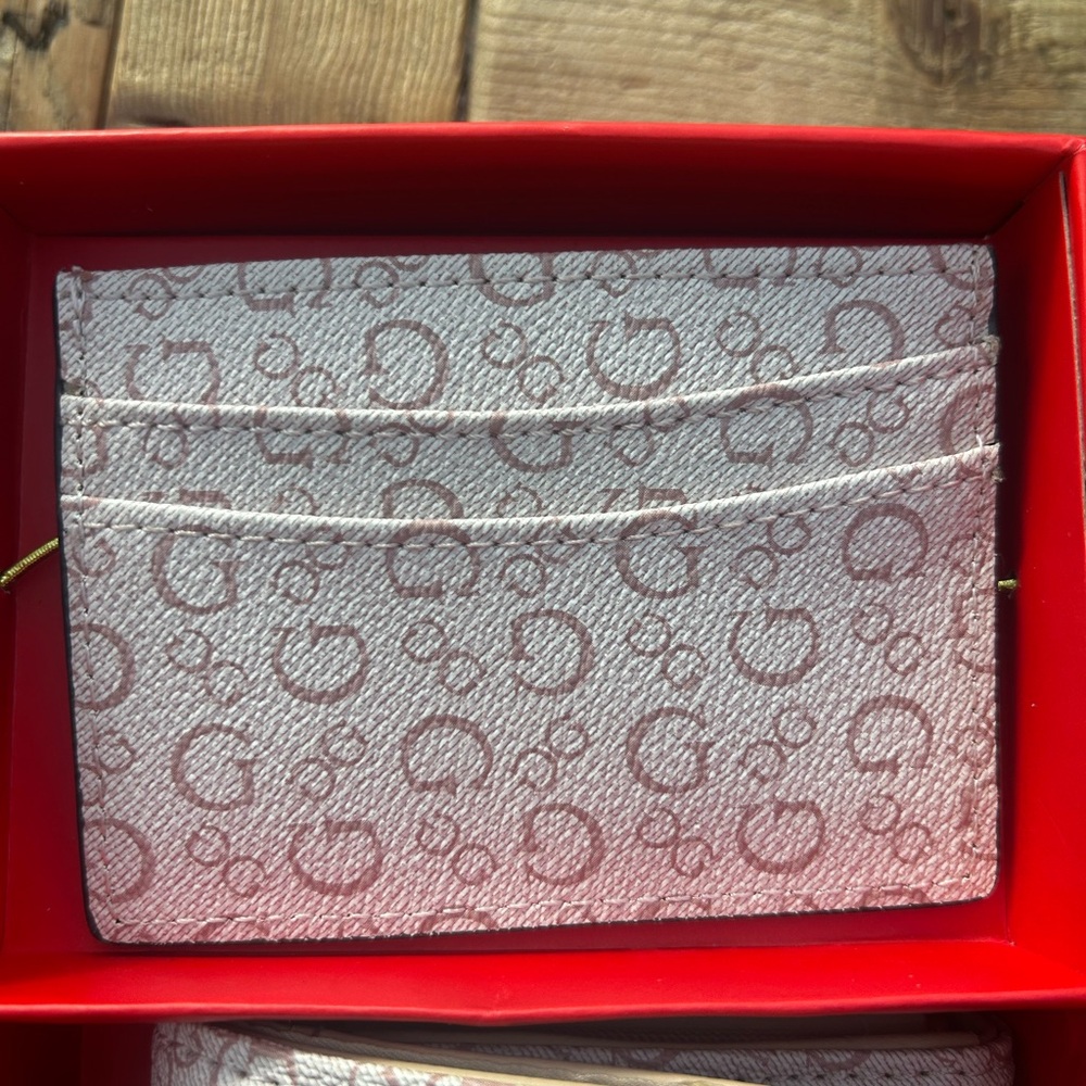 Guess Light Pink Logo Wallet Set - Picture 5 of 6